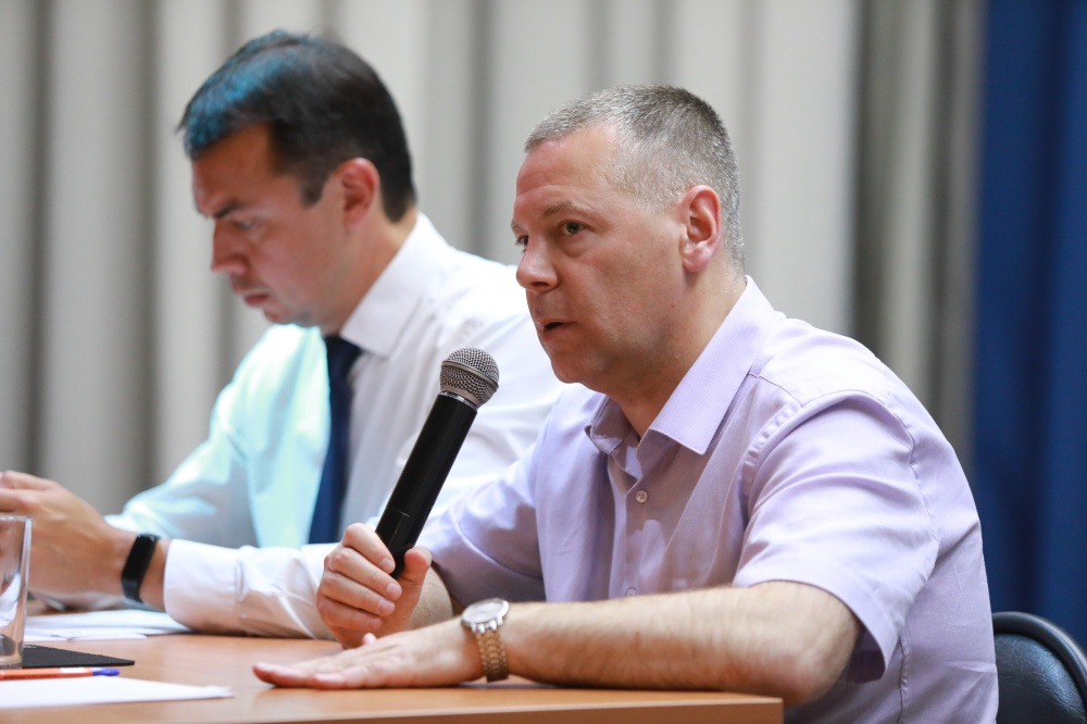 Врио губернатора Михаил Евраев рассказал жителям Тутаева о планах по обустройству переправы через Волгу
