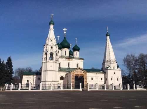На Советской площади Ярославля начались одиночные пикеты против московского мусора: фотографии