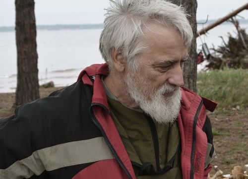 Основатель Музея семейных коллекций в Мышкине Сергей Куров на грани выселения из подвала, где жил и преподавал до пенсии