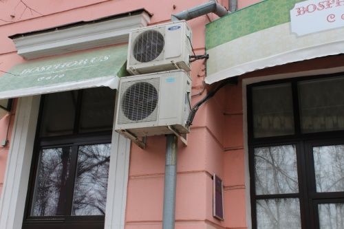 Правительство: собственникам объектов культурного наследия придется снять с фасадов кондиционеры и рольставни
