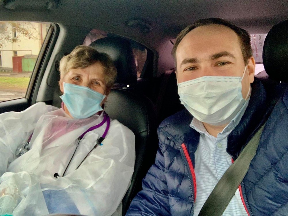 Ее глаза сияли от счастья: история волонтера, который помог медику из Ярославской области