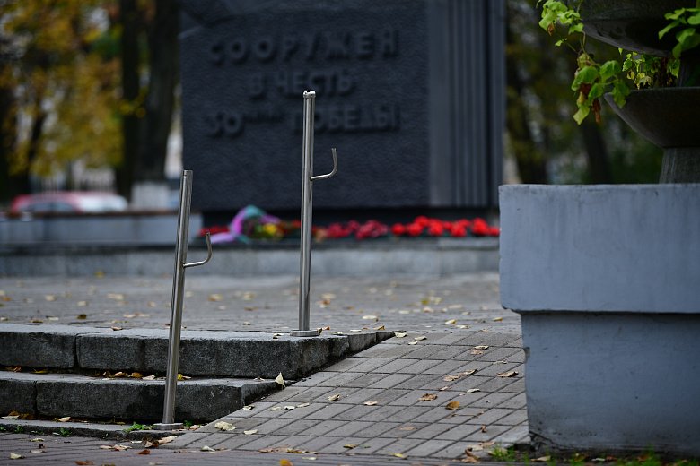 В сквере на Чайковского заново оборудуют перила, которые пострадали от рук вандалов