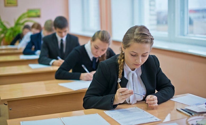 Лучший результат! В Ярославской области 41 выпускник сдал ЕГЭ по русскому языку на 100 баллов