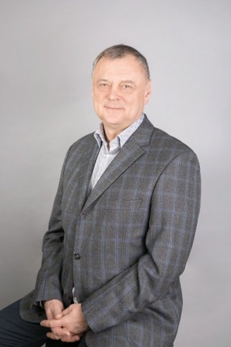 На должность директора Волковского театра претендует Алексей Туркалов, сотрудники Первого Русского хотят привлечь к обсуждению кандидатуры министра Мединского