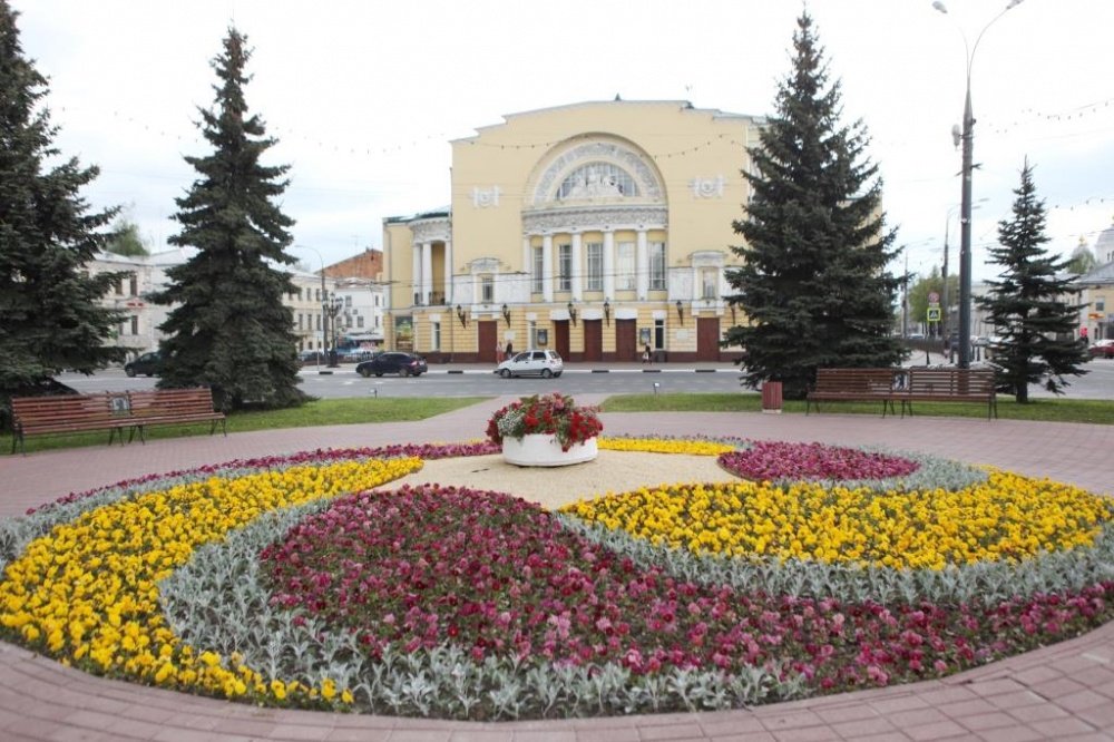 «В наших ближайших планах — выпуск сразу трех премьер»: труппа Волковского театра готовится к новому сезону