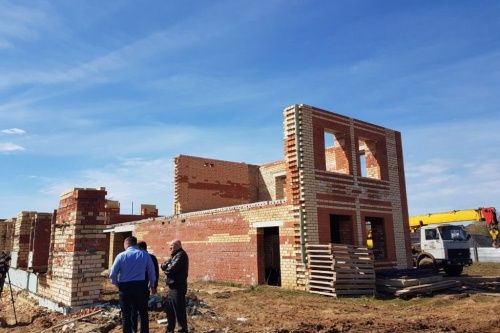 В Пошехонье после двух лет простоя возобновили строительство детского сада
