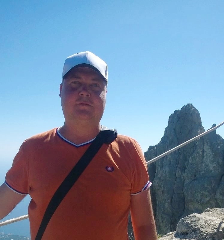 В новогоднюю ночь шел на вызов по колено в снегу: в Ярославле скоропостижно скончался молодой сотрудник скорой
