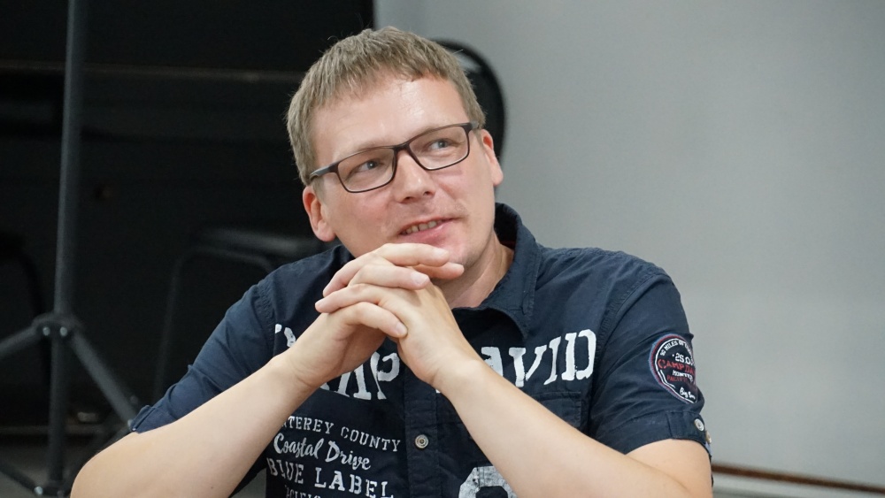 «День города в 90-х и 00-х напоминал средневековый карнавал»: Антон Голицын рассказал о своей новой книге