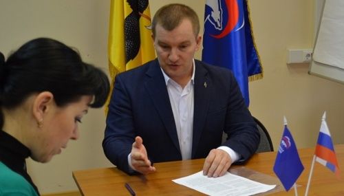 «Единая Россия» отменила результаты электронного голосования на участке в округе Василия Бобкова. Он стал победителем