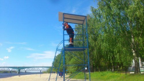 На Тверицком пляже в Ярославле установили спасательную вышку