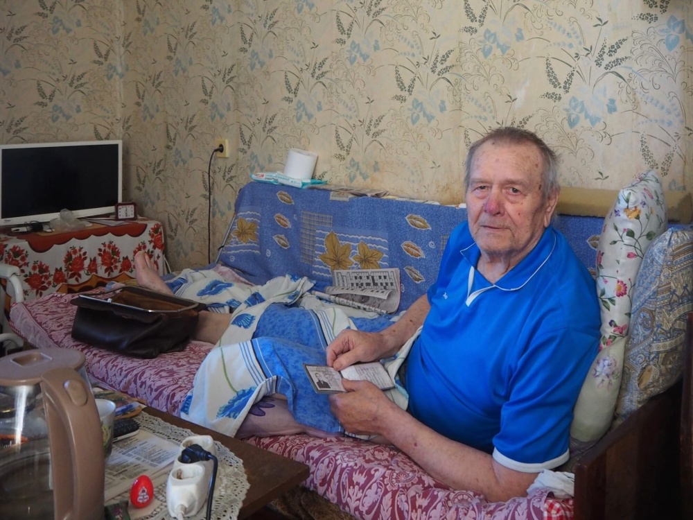 «Не запирайте ветерана в квартире»: 88-летний ярославец не может выйти из дома из-за «опасных» пандусов