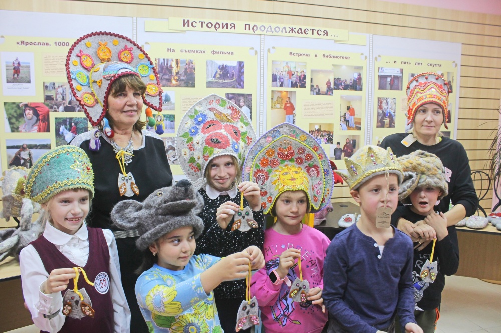 Интерактив с возможностью взять все в свои руки: мастерицы из «Юрьевского» провели для детей мастер-класс по шерстевалянию