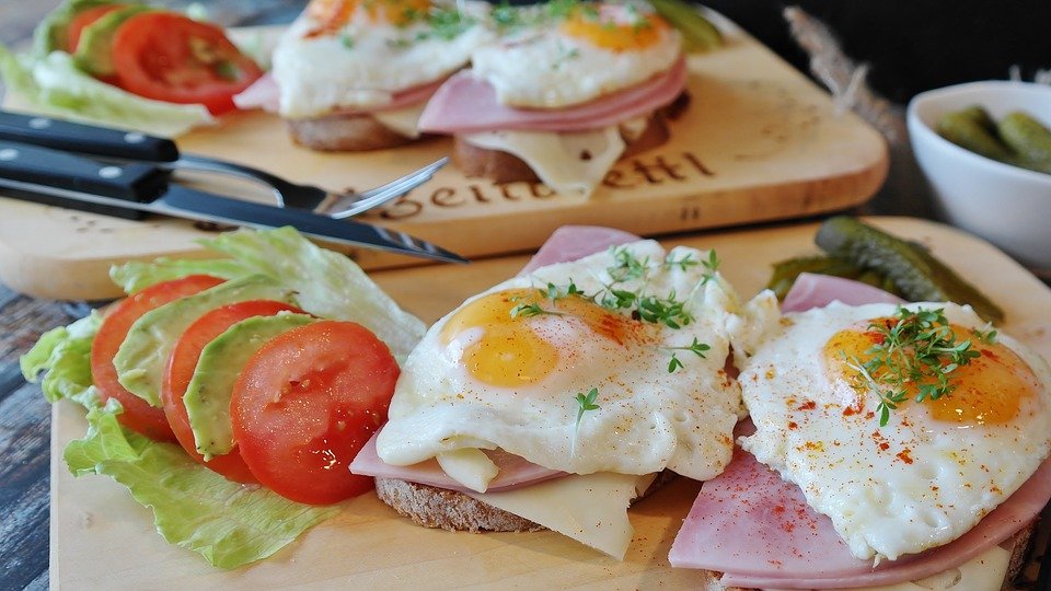 Доктор Мясников перечислил продукты, вызывающие рак