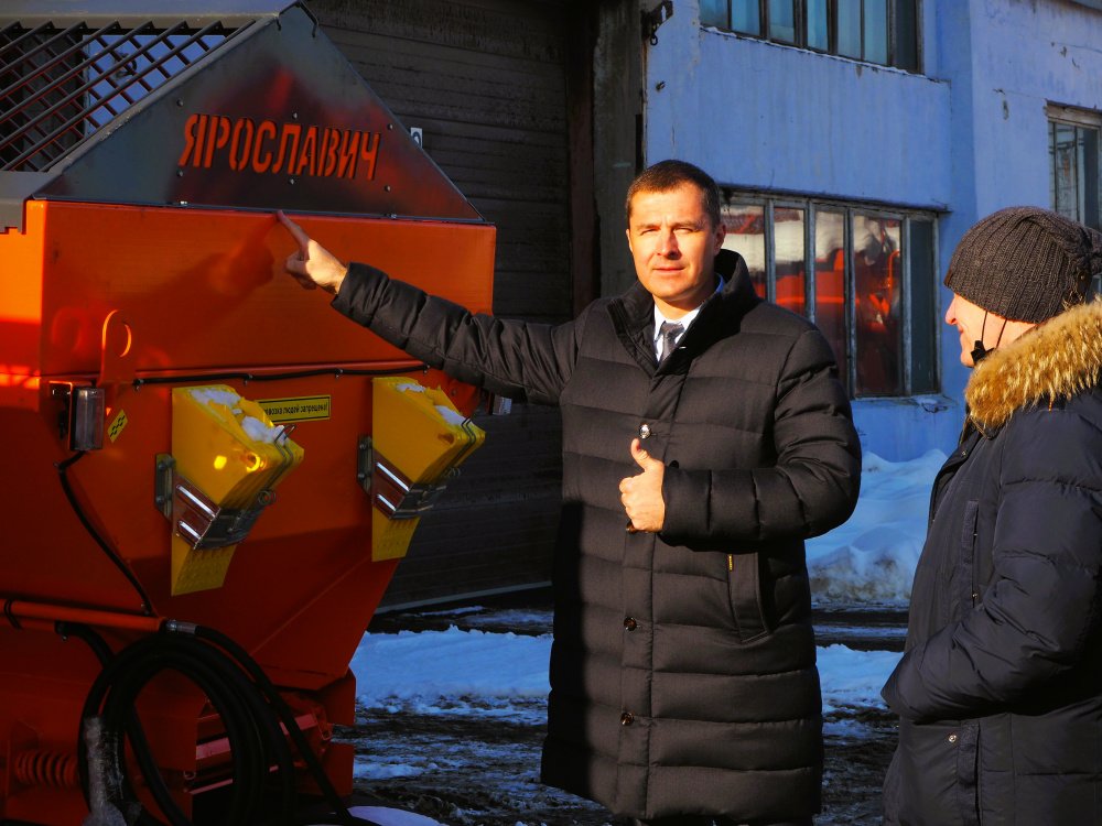 Мэр Волков принял новую спецтехнику для уборки города. Фоторепортаж