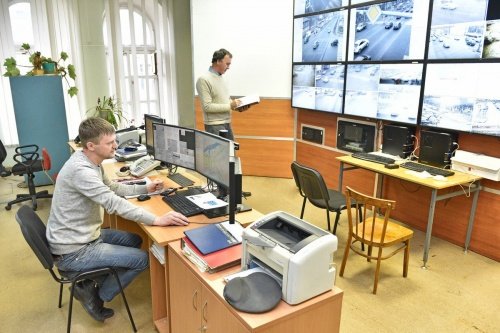 Выходных не хватило, чтобы настроить «зеленую волну» на Московском проспекте в Ярославле. По будням светофоры будут работать в обычном режиме
