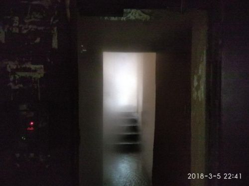 В подъезде дома в Ярославле прорвало стояк с горячей водой
