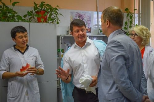 В Ярославле установили овощную палатку с лабораторией