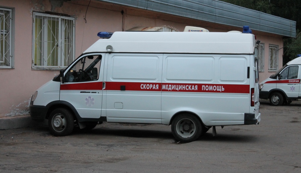 Отобрала куртку и вытерла ей пол: в Ярославле врачи скорой помощи подали в суд на неадекватного пациента
