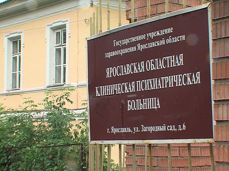 Квартира завалена мусором: в Ярославле женщину отправили на лечение в психиатрическую больницу