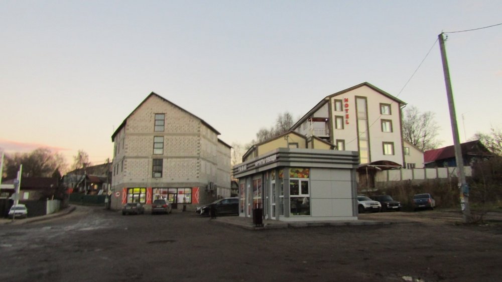 «Как в райцентре на юге России». Градозащитники бьют тревогу из-за состояния ярославской улицы