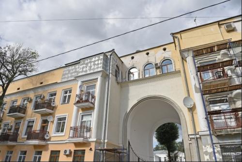 В центре Ярославля начался масштабный ремонт фасадов зданий