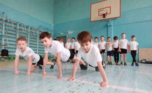 В одной из школ Ярославля физкультуру преподавал учитель без нужной квалификации