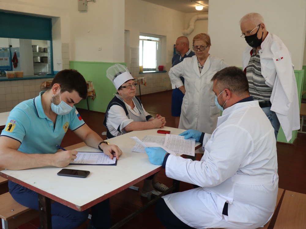 В Ярославской области детей-сирот в лагере кормили с грубыми нарушениями