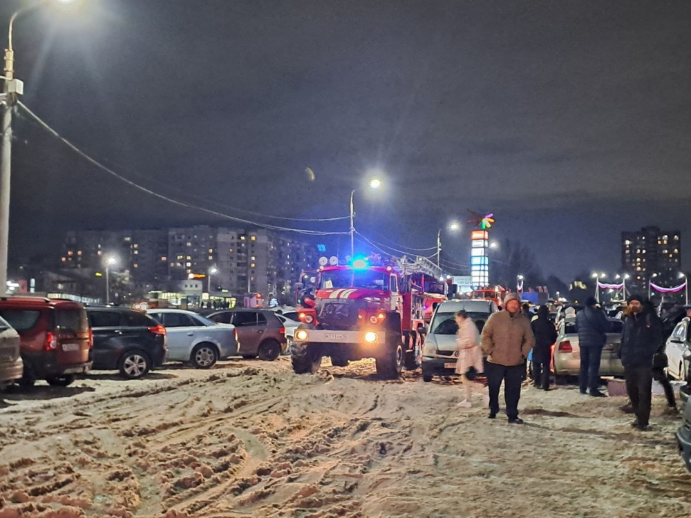 В кинозале едва не началась паника: в Ярославле из-за пожарной тревоги эвакуировали ТЦ «Альтаир»