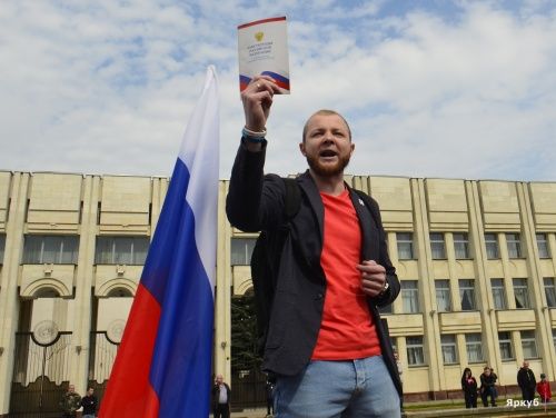 Почему мэрии и ЕР можно проводить мероприятия в центре Ярославля, а противникам московского мусора нет? И другие вопросы к властям