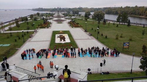 Ярославская молодежь приняла участие в флешмобе «Спасибо», приуроченном к уходу Владимира Слепцова с поста мэра