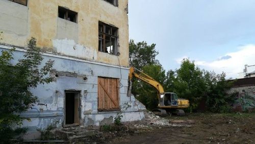 Конец школе № 53 — ее начали сносить экскаваторами