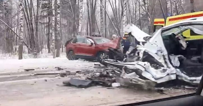 Столкнулись лоб в лоб: под Ярославлем произошло страшное ДТП_170179