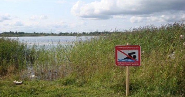 На «диких» пляжах Ярославля установили дополнительные знаки о запрете купания