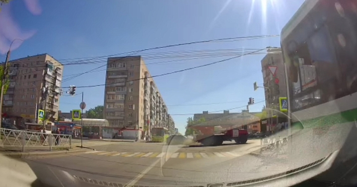 В Рыбинске в ДТП с пожарной машиной пострадала пятилетняя девочка