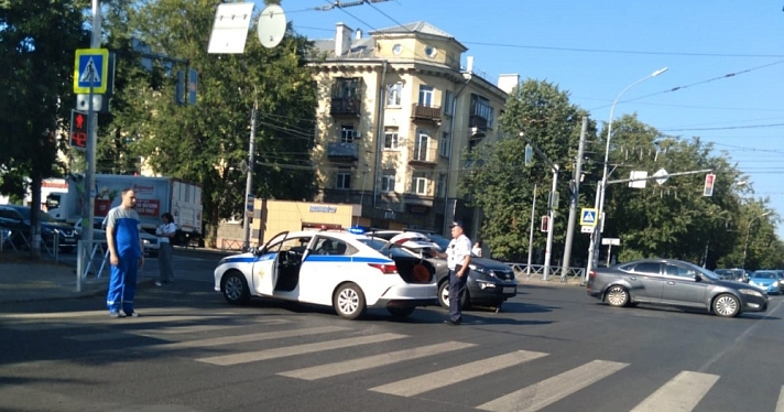 В Ярославле сбили молодого парня на самокате