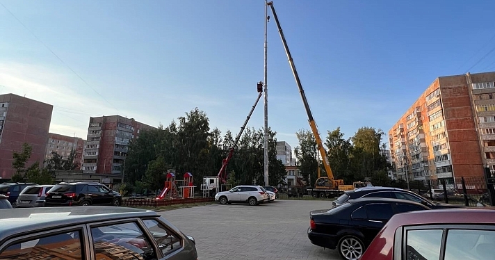 «Помогите уберечь здоровье детей»: ярославцы жалуются на вышку сотовой связи у детской площадки_216570