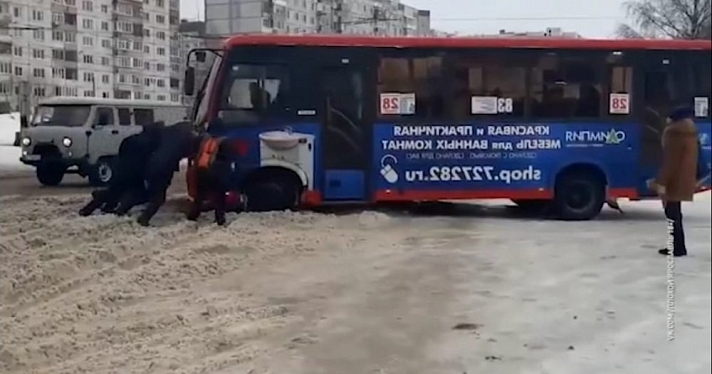 «Ямы и канавы»: ярославцы записали клип о местных дорогах