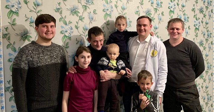 Военному из Ярославской области, ходившему на службу с младенцем, подарили квартиру_171103