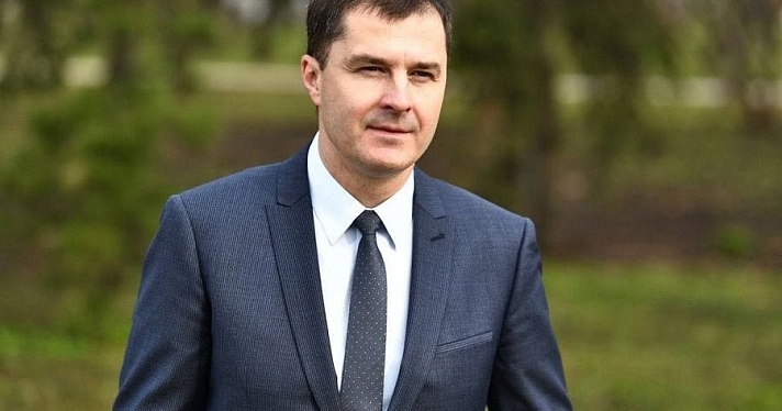 Где деньги? Мэр Владимир Волков стал зарабатывать меньше
