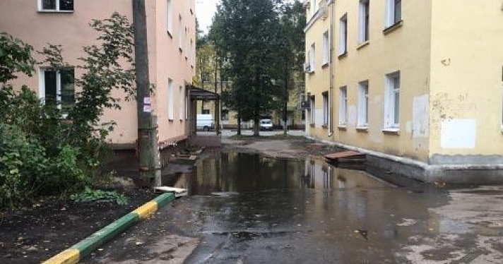 Мэрия Ярославля: лужи во дворах — не проблема программы «Решаем вместе»