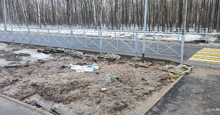 В Ярославле развалился тротуар, построенный осенью 2021 года_210030