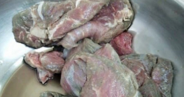 В Рыбинске студенты отравились тухлым мясом: департамент образования проведет проверку