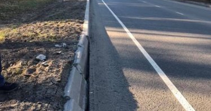 В Ярославле у дороги, которую отремонтировали по программе БКД, отвалился бордюр