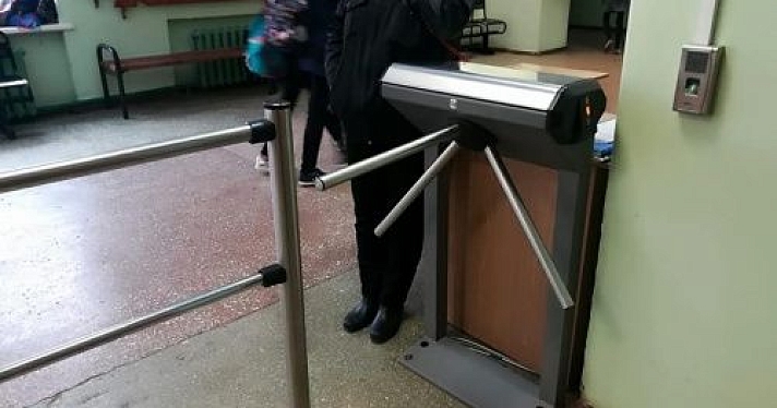 В престижных школах Ярославля на входе поставят системы контроля