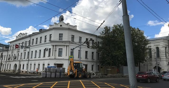 На улице Первомайской нарисовали «вафельную» разметку и полосу для автобусов и троллейбусов_217690