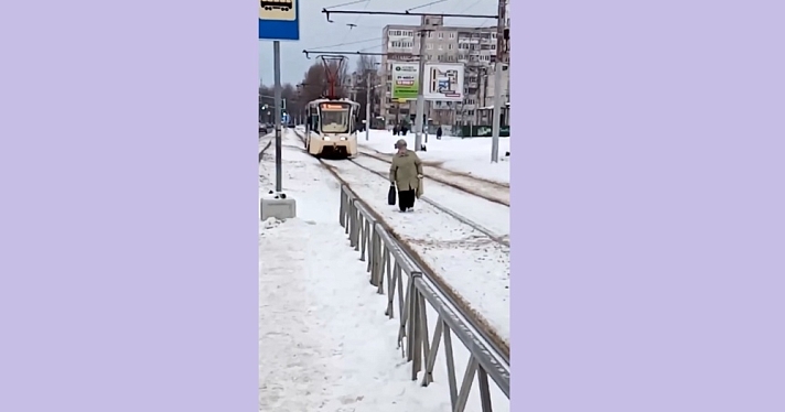 «По путям безопаснее»: ярославцы жалуются на состояние тротуаров и дворов рядом с ТЦ «Победа»