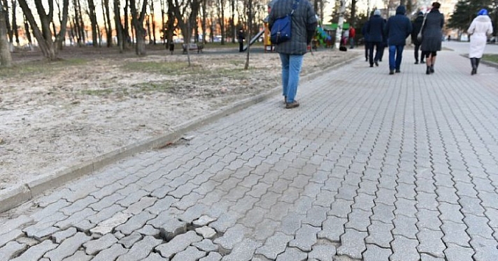 В открытом после ремонта по программе «Решаем вместе» парке 30-летия Победы в Ярославле нашли недоделки. Часть из них пообещали убрать в 2020 году_161723