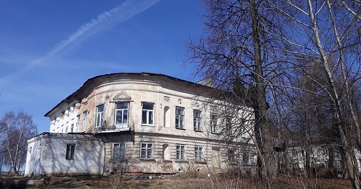 Возле усадьбы Коковцевых заложили яблоневый сад_157870