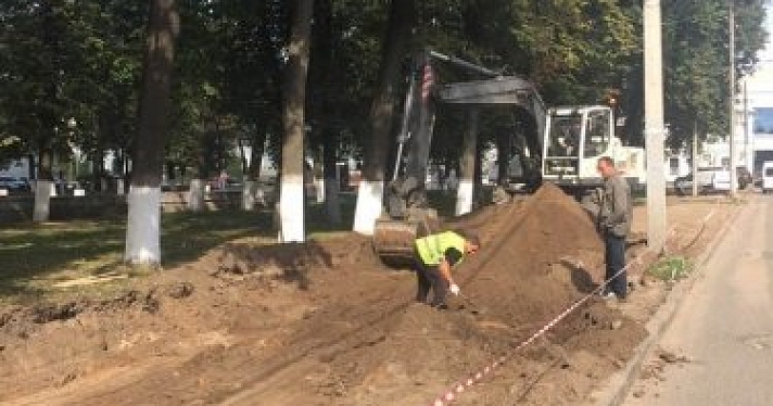Часть сквера на Чайковского в Ярославле отдали под парковку незаконно?