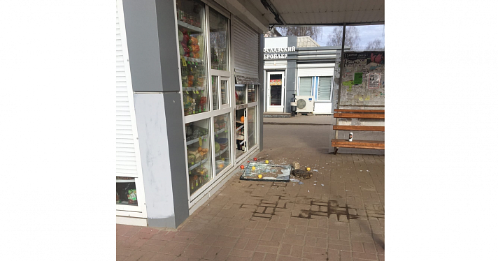 В Ярославле вандалы обстреляли маршрутку с пассажирами_163079